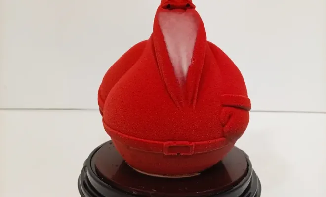 Père Noël en chocolat : garni de Pavé Baldomériens: praliné, éclats de noisettes grillées enrobés de cacao en poudre.