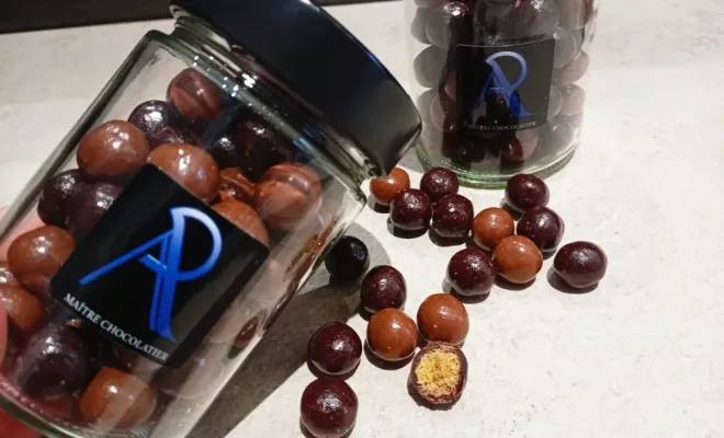 Découvrez notre nouveautée, Les Craquantes: céréale biscuitée enrobée de chocolat., Saint-Galmier, Anthony Pailleux, Maître Chocolatier 