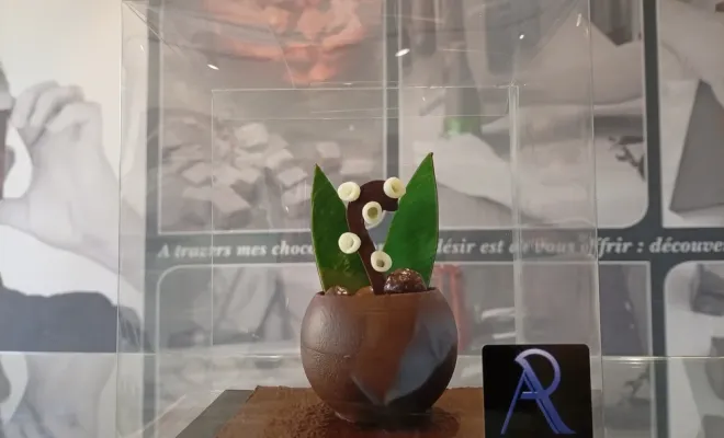 à l'occasion du 1er mai, venez retrouver le muguet en chocolat garni de pralinée noisette, Saint-Galmier, Anthony Pailleux, Maître Chocolatier 