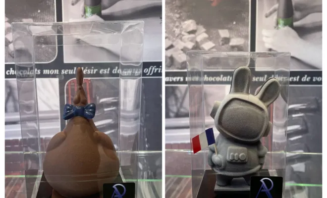 Poule design et lapin astronaute, au chocolat lait ou noir, garniture assortie. 